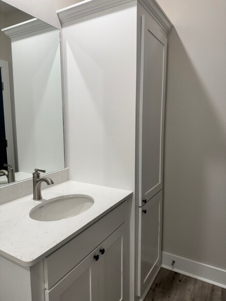 Building Photo - 324-B Anne St