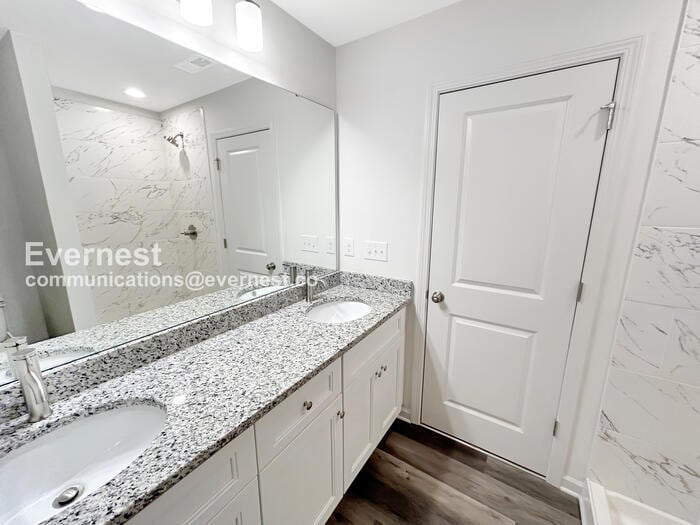 Building Photo - 5213 Rockwood Rd