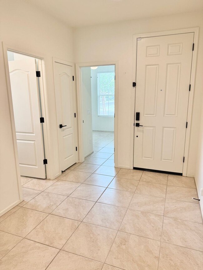 Building Photo - Beautiful 3 Bedroom 2 Bath Single Level Newer Built Home In Litchfield Park! Has Solar!