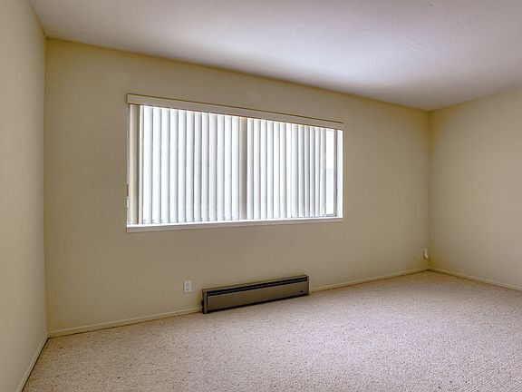 Building Photo - "Charming 2-Bed, 2-Bath Menlo Park Retreat...