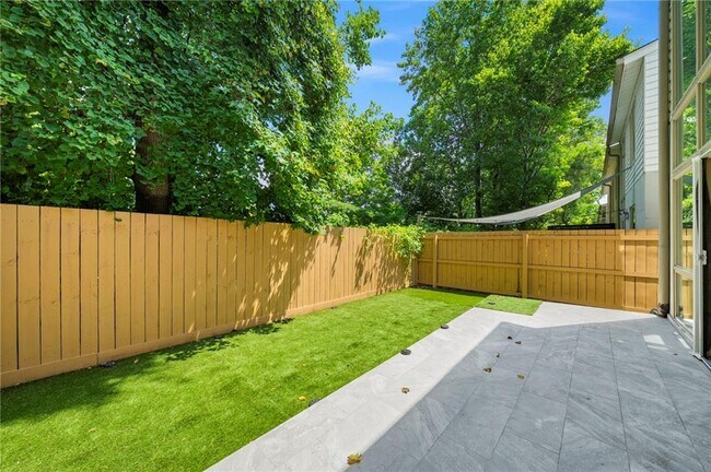 Building Photo - 1344 Rietveld Row NW