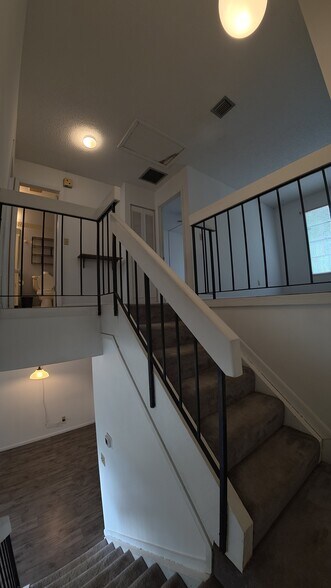 Building Photo - 15203 Morning Dr