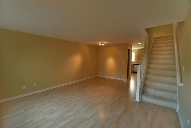 Building Photo - 2Bd/1.5Ba Edmonds Condo