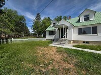 Building Photo - The Epitome of Country Living!!