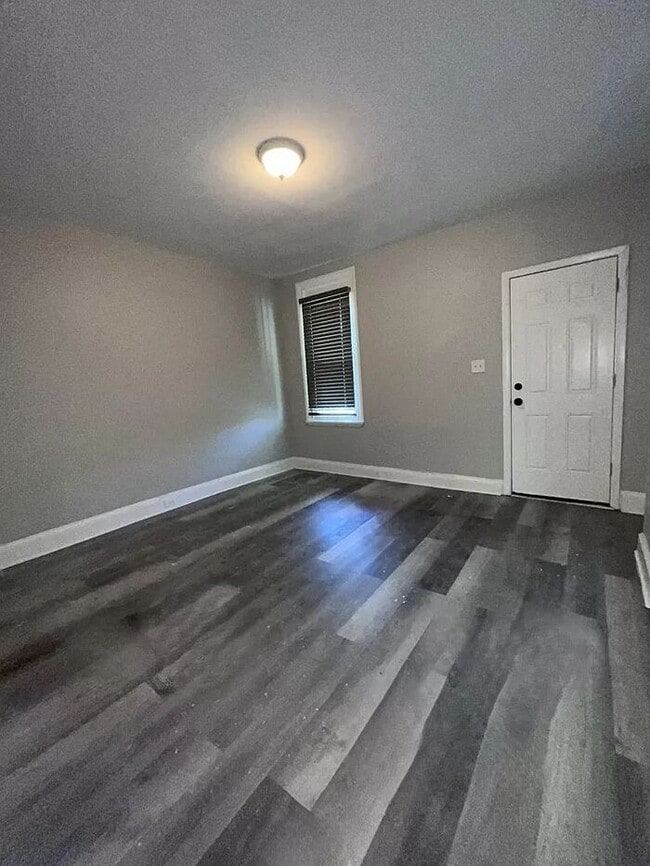 Building Photo - 3 Bedroom Detached Home