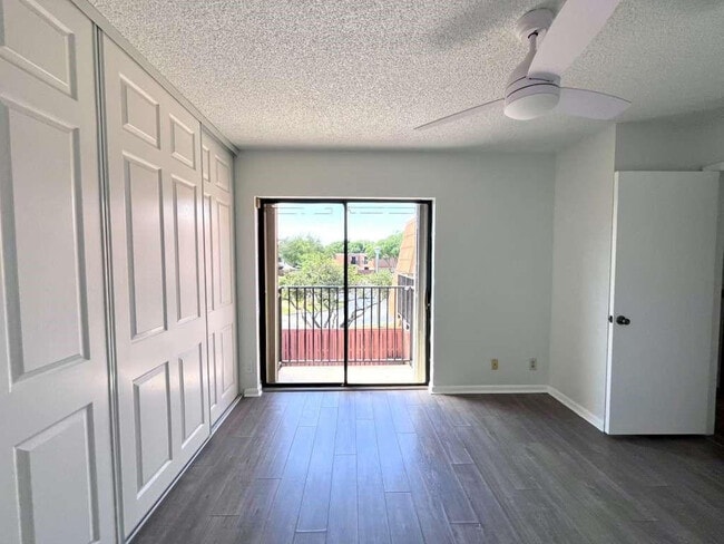 Building Photo - 2971 Waterford Dr S