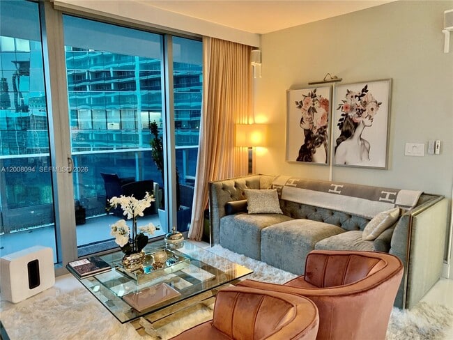 Building Photo - 200 Biscayne Blvd Way