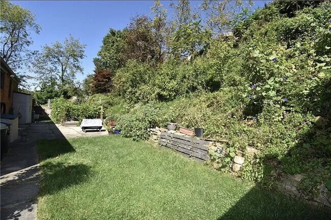 Building Photo - 216 Mira Ave