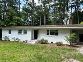 Building Photo - Desirable 3 Bedroom Home UNCW/Cape Fear St...
