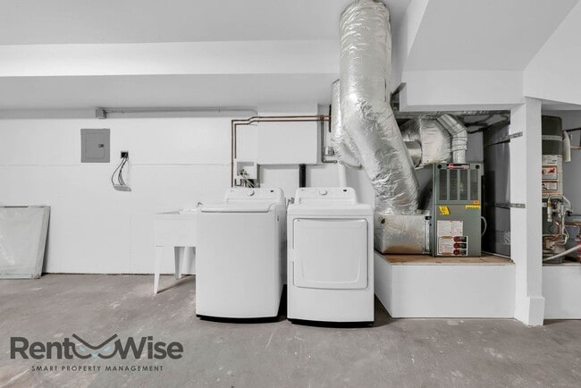 Building Photo - 734 Chestnut St