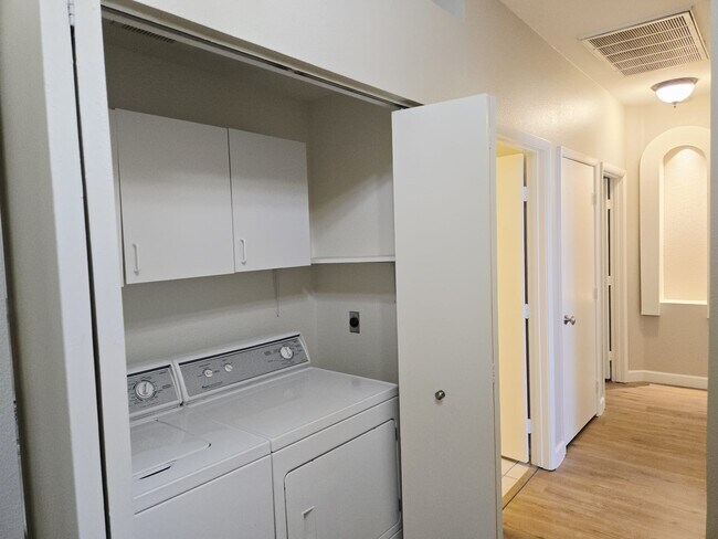 Building Photo - 925 Chaps Cir