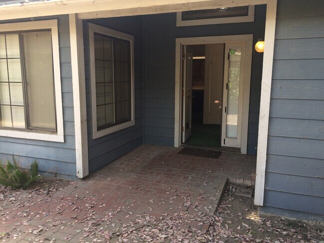 Building Photo - 7131 Hanover Cir