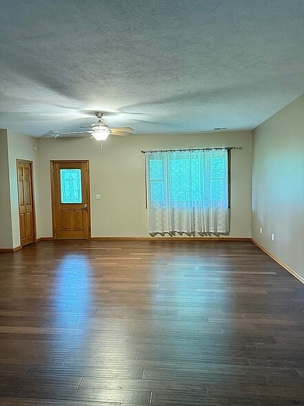 Building Photo - 15024 Peach Ave