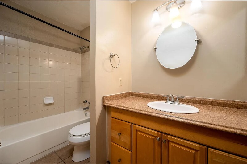 Building Photo - 107 S Front St