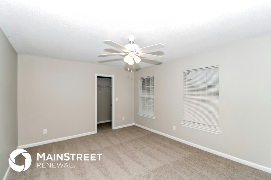 Building Photo - 400 Pinevale Ct