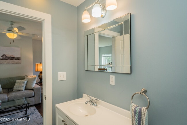 Building Photo - 9 Bolster Ln NE