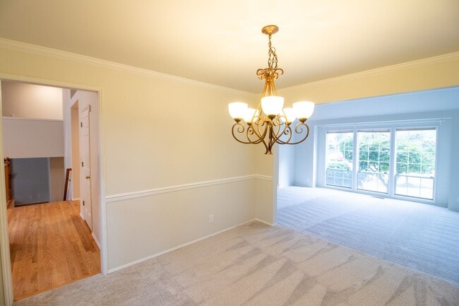Building Photo - 4bd/2.75ba Sammamish Home
