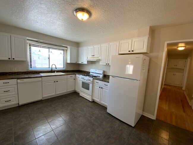 Building Photo - 3 Bedroom Single Story Home Near Gibson Bl...