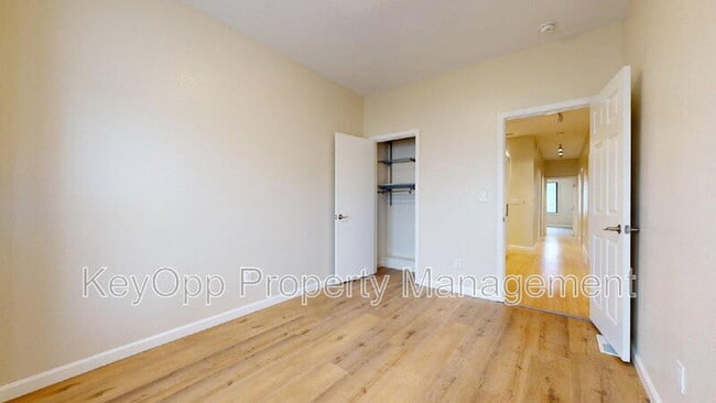 Building Photo - 806 35th Ave