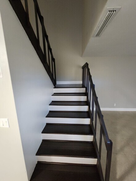 Building Photo - 2384 Waterside Dr