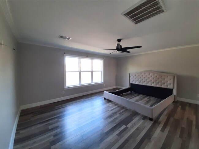 Building Photo - 6115 Glen Lee Dr