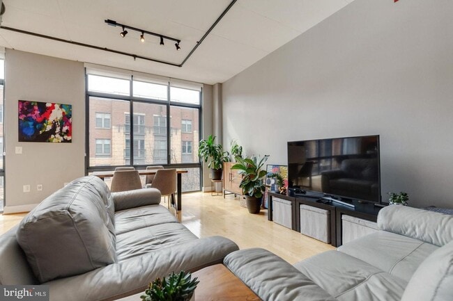 Building Photo - Stylish 1BR Rental in the Heart of Alexand...