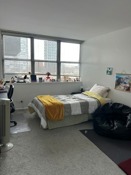 Building Photo - 6301 N Sheridan Rd