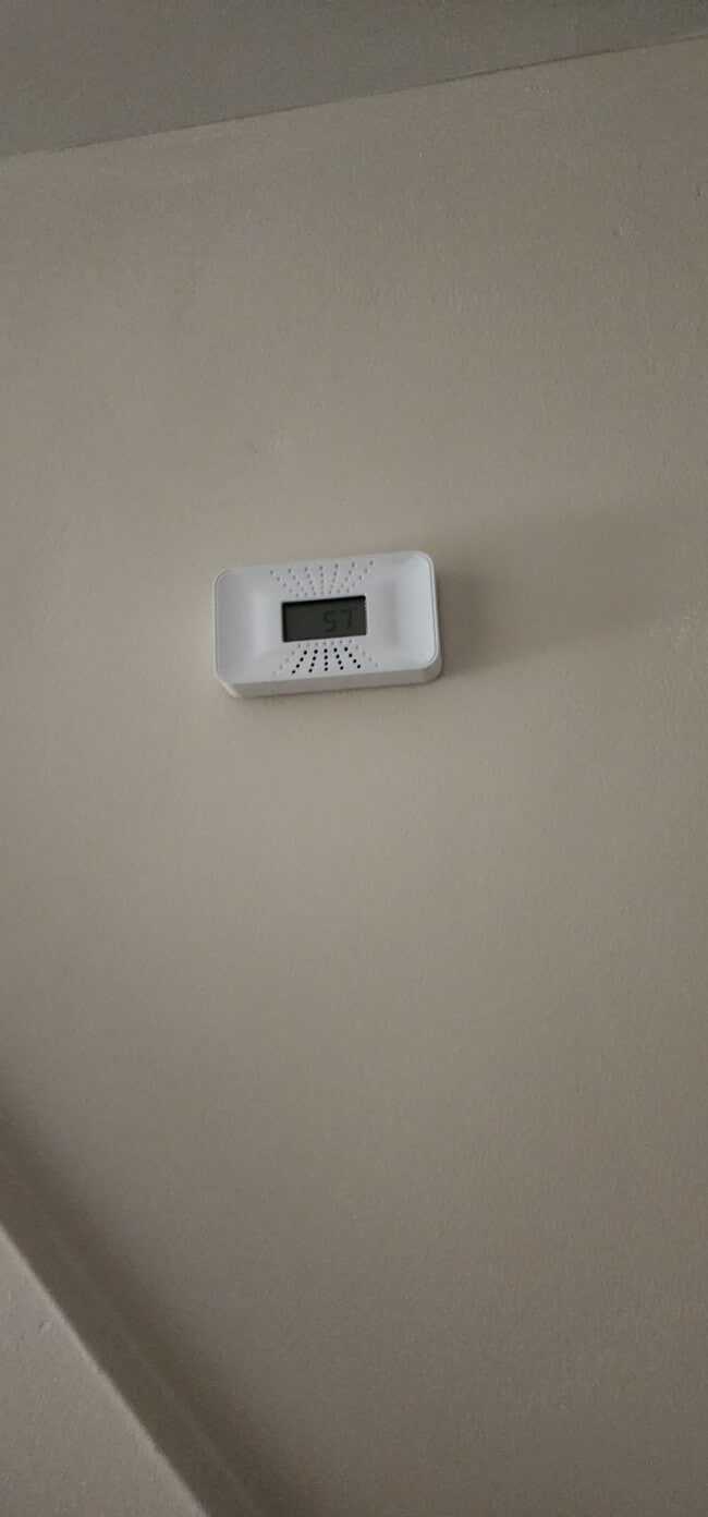 Building Photo - 639 Clinton St