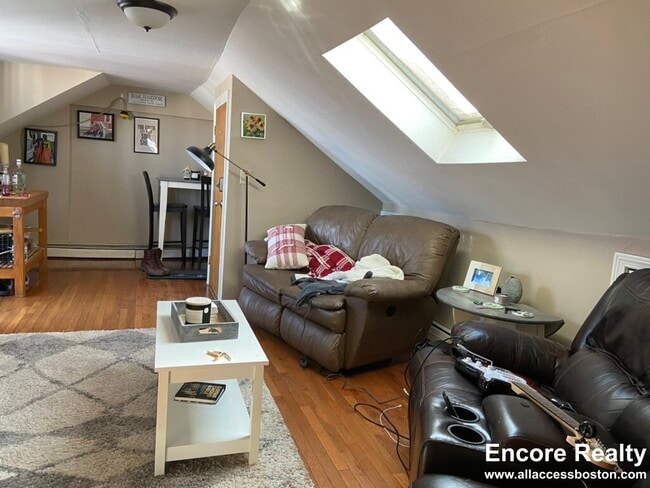 Building Photo - 8-8 Sunset St