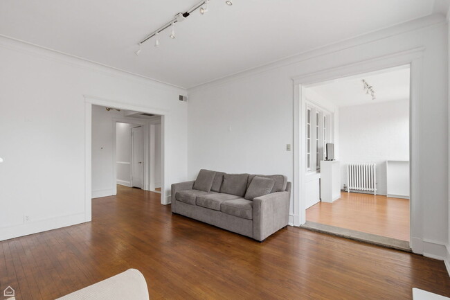 Building Photo - 5108 S Woodlawn Ave