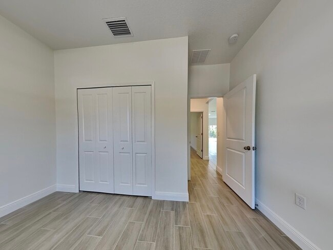 Building Photo - 209 Marion Oaks Manor