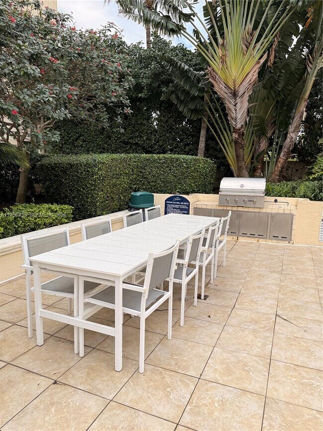 Building Photo - 610 Clematis St