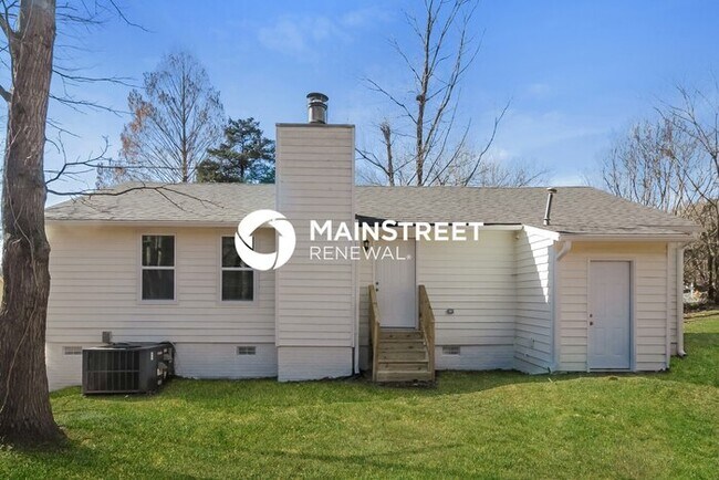 Building Photo - 3 Bedroom Pet-Friendly Home in Charlotte, NC with Main Street Renewal