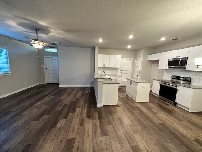 Building Photo - 9732 Grosbeak Ln