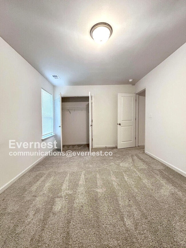 Building Photo - 3621 Quail Dr