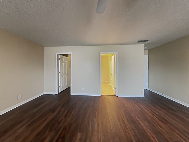 Building Photo - 460 Brookview Drive
