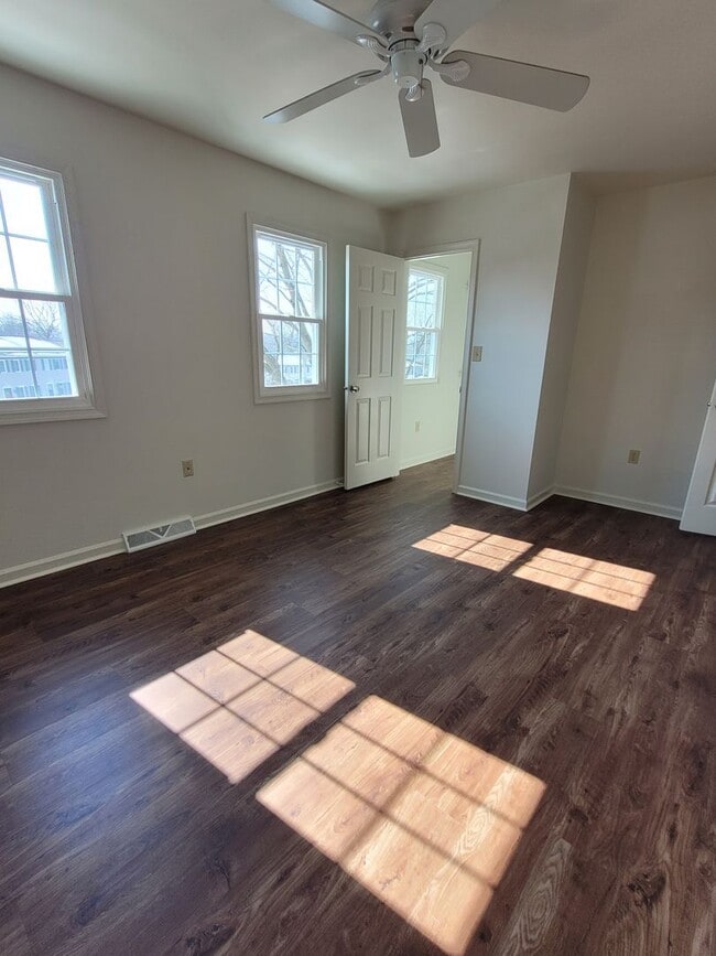 Building Photo - Ephrata Townhome 3 bed 1.5 bath