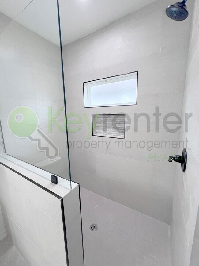 Building Photo - Beautiful 3 bedroom/ 2.5 bath Home in Edinburg - $500 off the First Month Rent!!!
