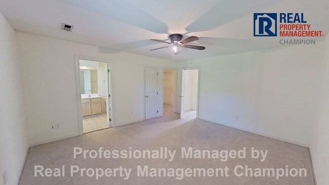 Building Photo - Adorable 2 BD Townhome with Private Patio