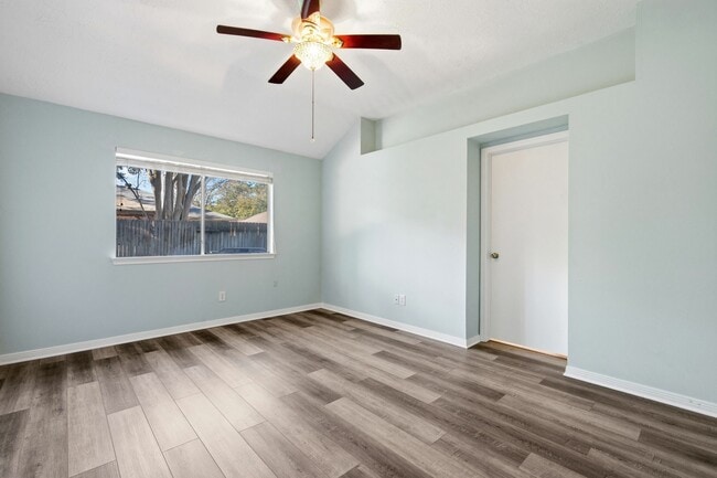 Building Photo - 2835 Twin Knolls Dr