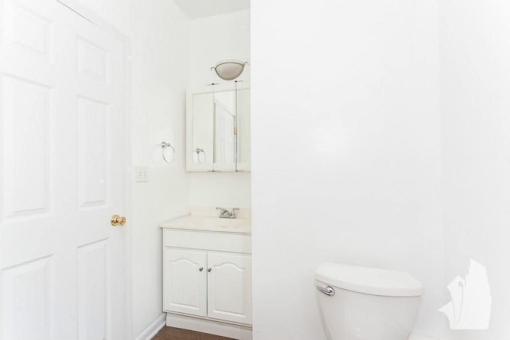 Building Photo - 1828 W Lawrence Ave