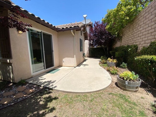 Building Photo - La Ventana Single Story Townhome