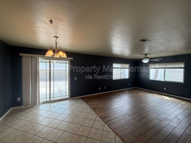 Building Photo - 1540 Pyramid Ave