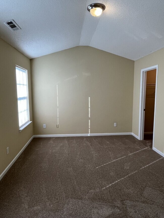 Building Photo - Refreshed 3 Bedroom House in NW Charlotte