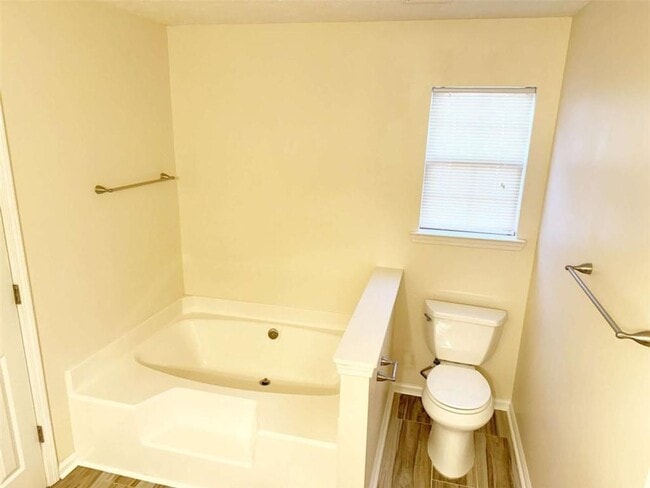 Building Photo - 228 Solomon Dr