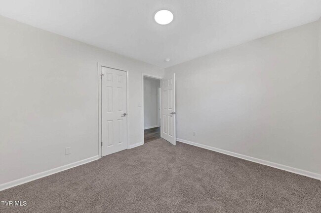 Building Photo - Newly renovated 3 Bedroom 2 Bathroom Home located in Jefferson City, TN