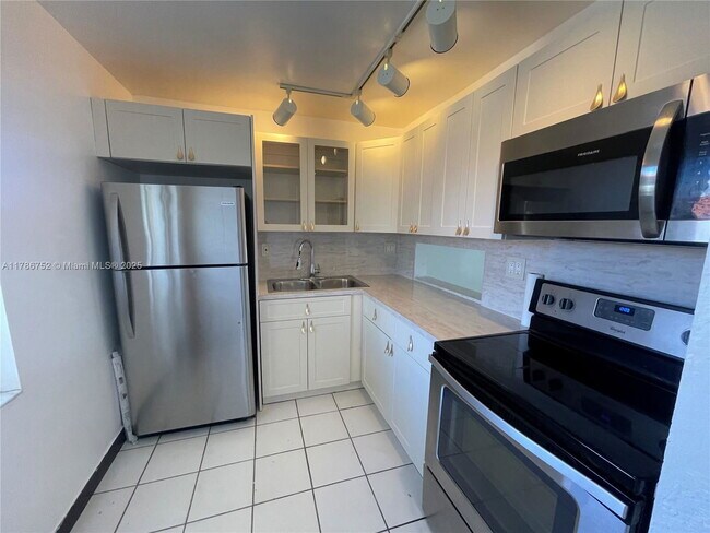 Building Photo - 505 NW 177th St