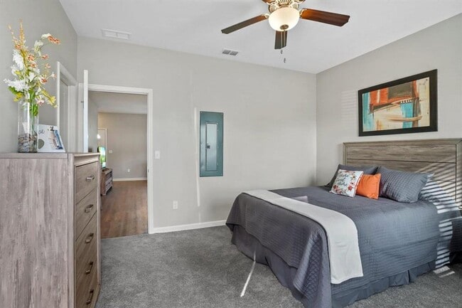 Building Photo - Modern 3/3 Condos with Private Baths & Lux...
