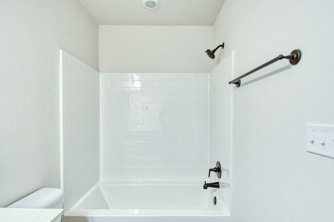 Building Photo - 932 Varenna Ct