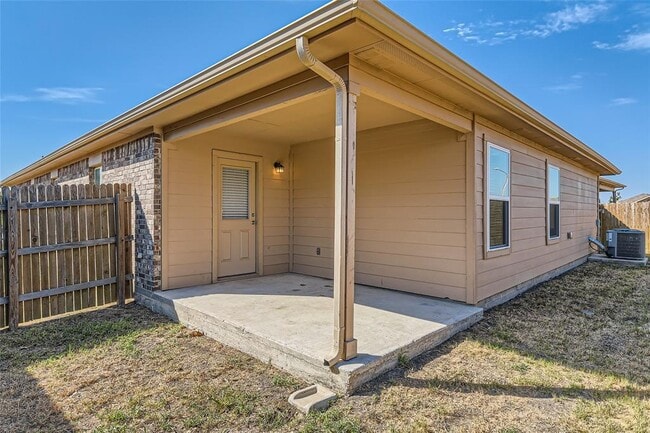 Building Photo - 5704 Montrelia Dr